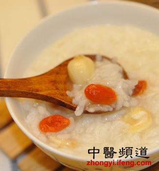 凤凰中医膳食养生:冬季御寒保暖 从粥开始